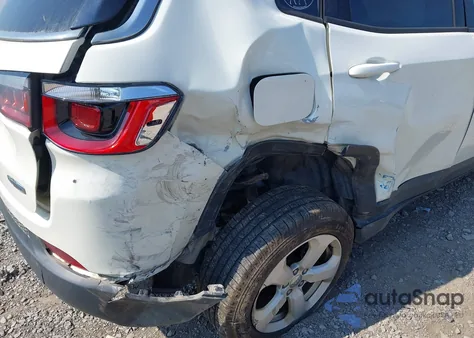 2018 Jeep Compass Latitude 4X4 from USA, damaged, VIN 3C4NJDBB3JT115429